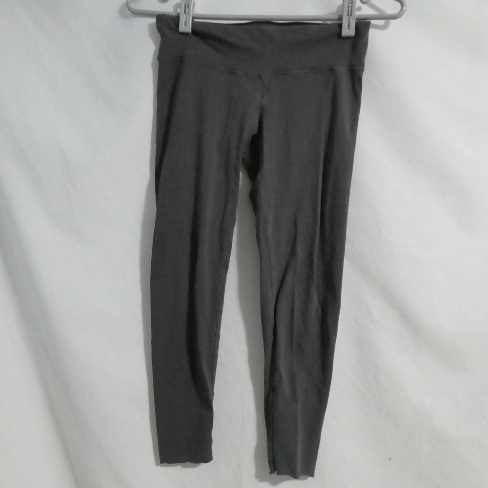 ARITZIA TNA, small dark gray leggings with green TNA spiro print on back